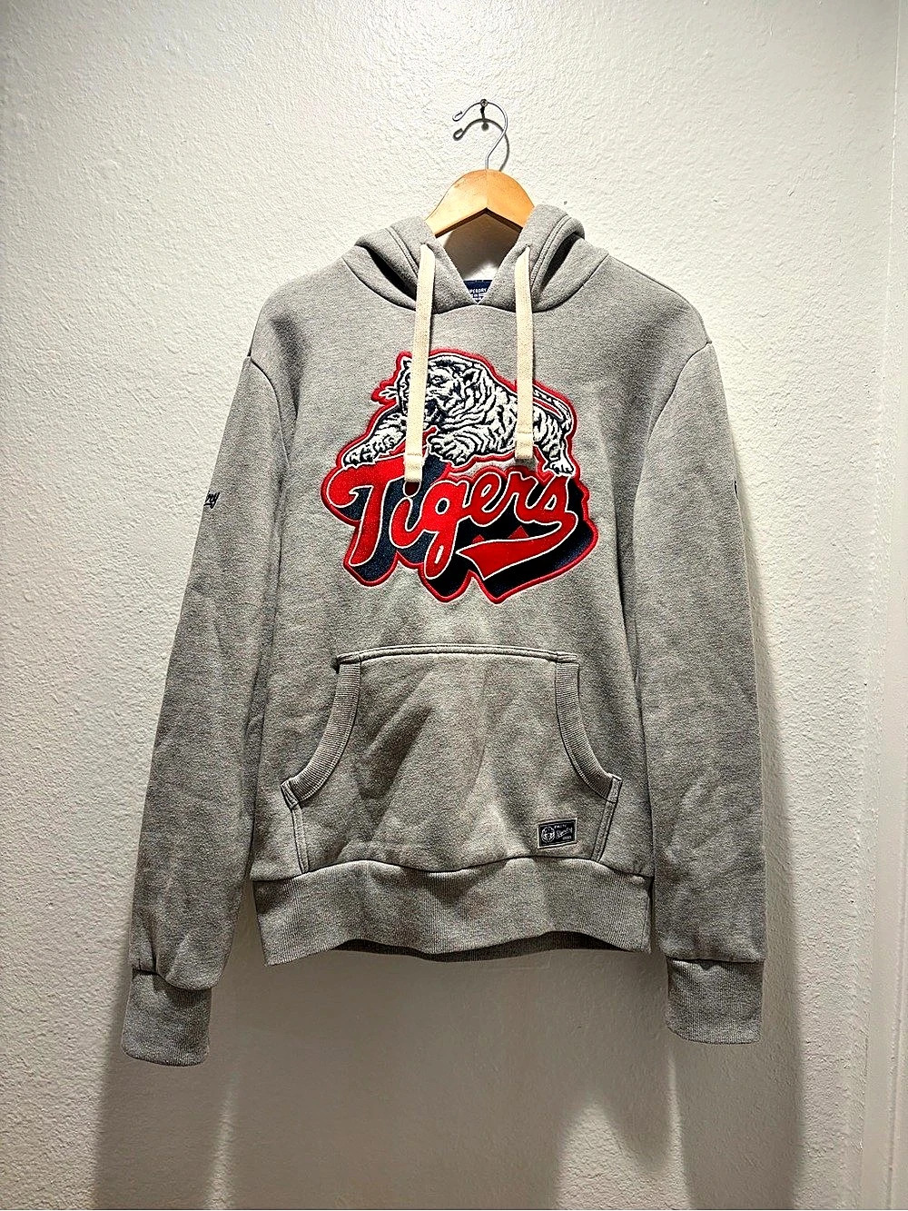 Superdry Tiger Embroidered Hoodie Men's Gray & Red Medium